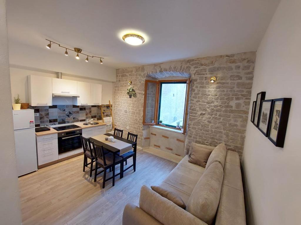 Central Palace Apartment Σίμπενικ Εξωτερικό φωτογραφία
