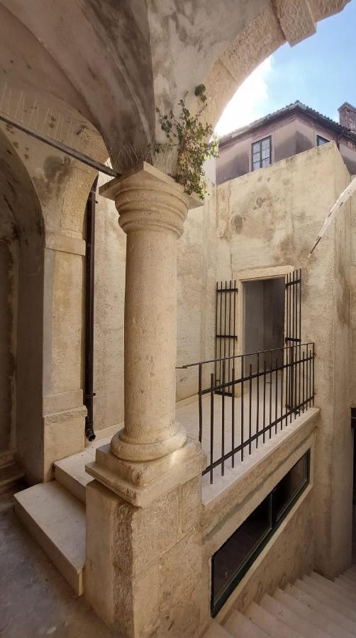 Central Palace Apartment Σίμπενικ Εξωτερικό φωτογραφία