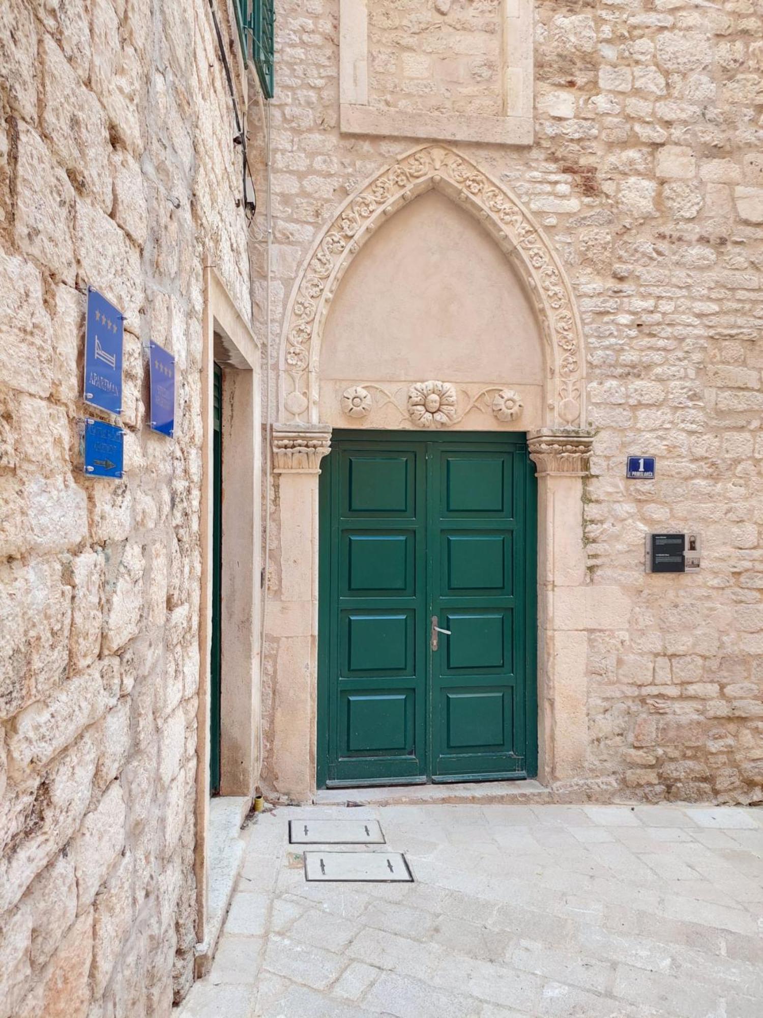 Central Palace Apartment Σίμπενικ Εξωτερικό φωτογραφία