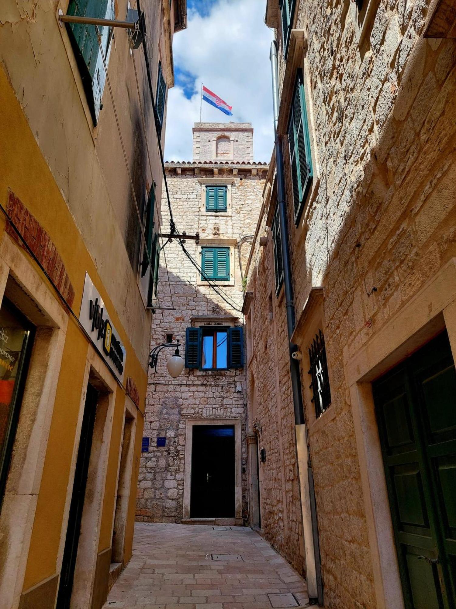 Central Palace Apartment Σίμπενικ Εξωτερικό φωτογραφία