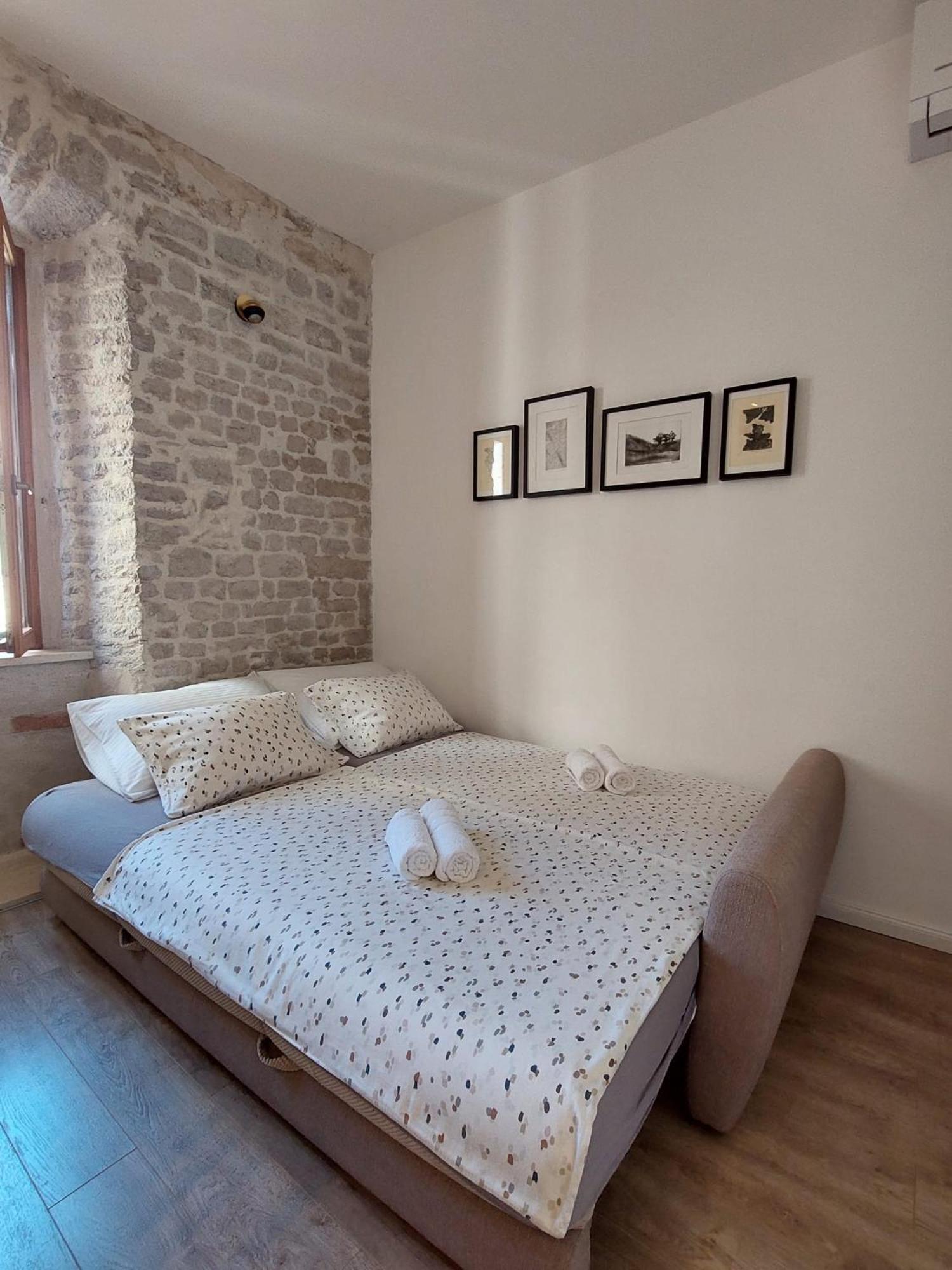 Central Palace Apartment Σίμπενικ Εξωτερικό φωτογραφία